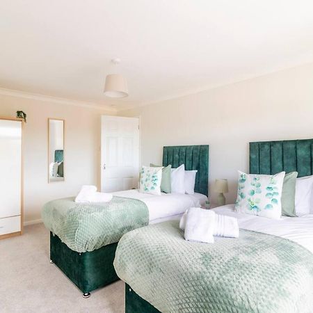 Wow! Seaview Beach Apartment Sleeps 6-Free Parking Bournemouth Exteriör bild