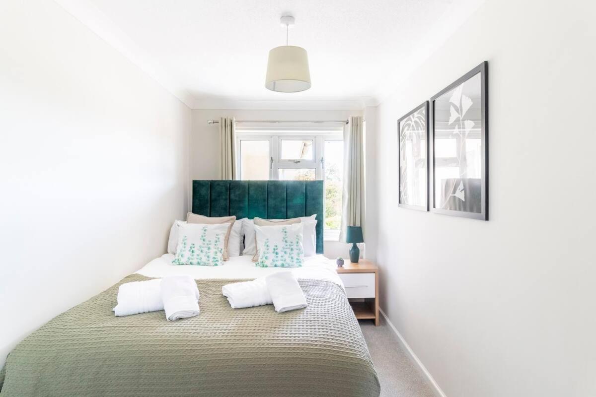 Wow! Seaview Beach Apartment Sleeps 6-Free Parking Bournemouth Exteriör bild