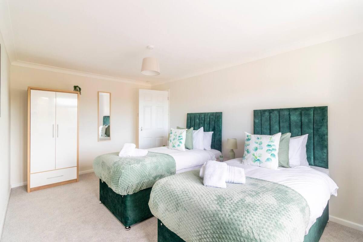 Wow! Seaview Beach Apartment Sleeps 6-Free Parking Bournemouth Exteriör bild